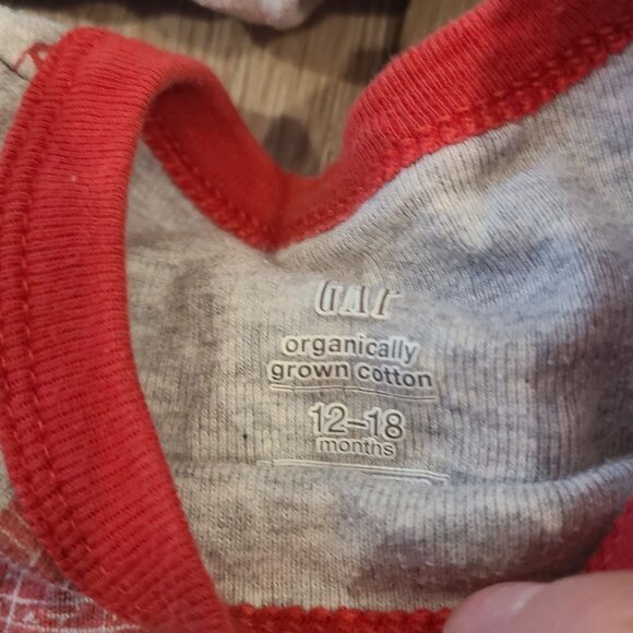 Set of 5 pairs of 12-18 month pajamas, 4 Gap 1 Old Navy - Picture 2 of 3